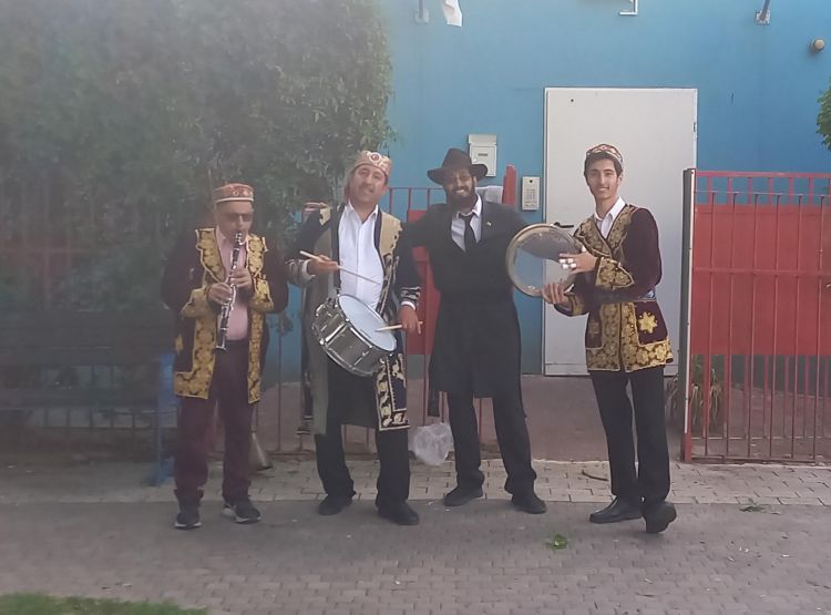 ​נווה עופר רעדה מאחדות: מאות ילדים צעדו לקבלת פני משיח!
